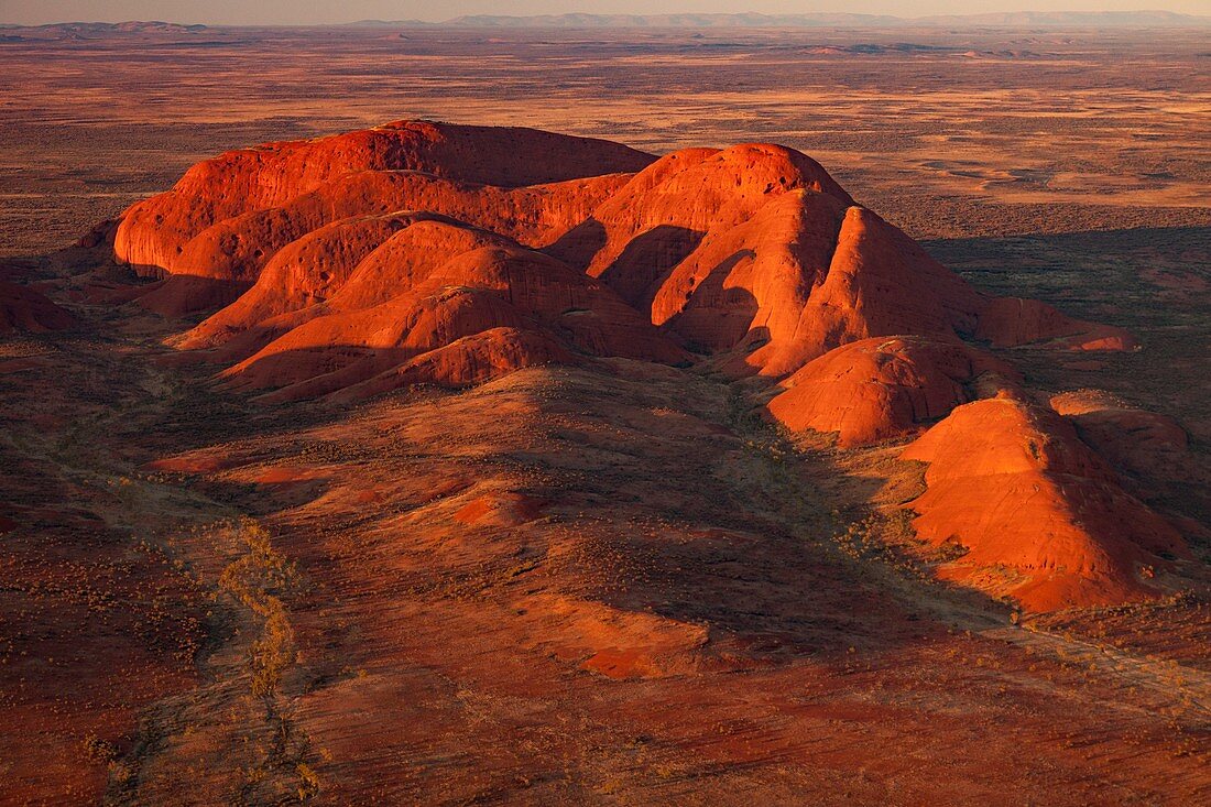 Die Olgas, Luftaufnahme im Morgengrauen, Kata Tjuta National Park, Northern Territory, Australien