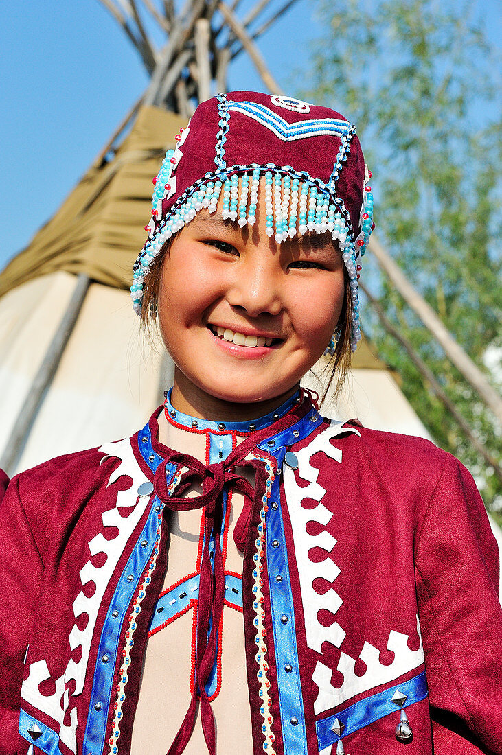 Young people in traditional costumes for tourist presentations. Shigansk is a settlement on the lower reaches of the Lena, where it crosses the Arctic Circle on its way to the Arctic Ocean. It was founded in 1632. The population lives mainly from fur hunting, reindeer herding and fishing. Young Yakutin, Yakutia: ASIA, Russia, SACHA, YAKUTIA, Republic of Sakha (Yakutia), Lena River