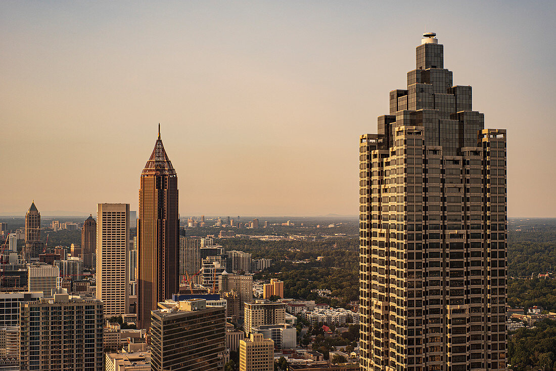 USA, Georgia, Atlanta, Downtown Wolkenkratzer bei Sonnenuntergang