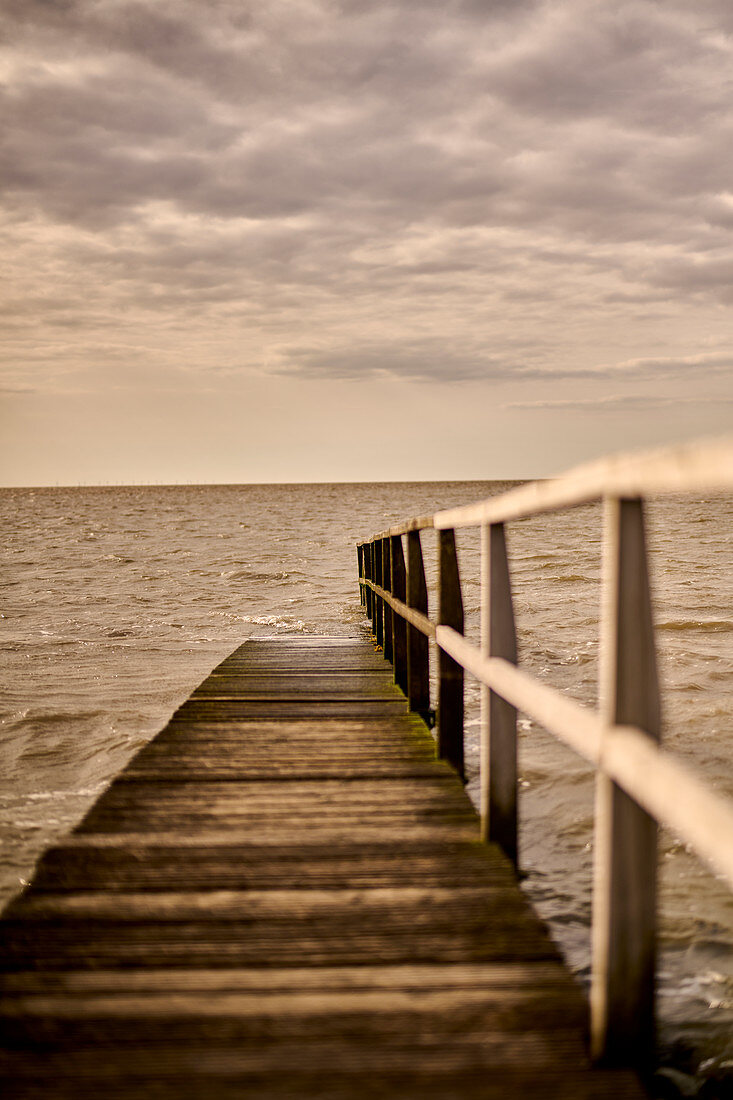 Pier in the North Sea in the evening mood, Cappel-Neufeld, Lower Saxony, Germany