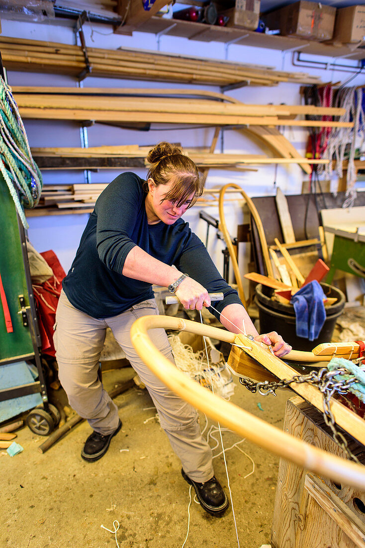 Reparatur von Schlitten, Huskyfarm von Björn Klauer, Bardufoss, Norwegen