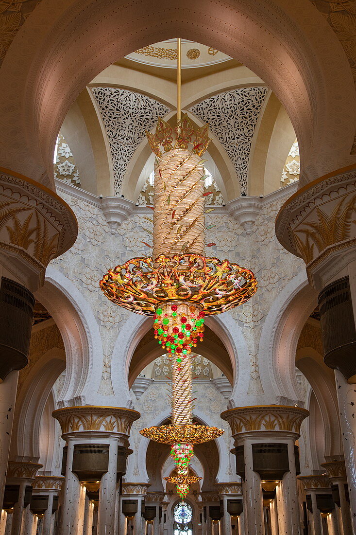 Innenansicht der Scheich-Zayid-Moschee (Sheikh Zayed Bin Sultan Al Nahyan Grand Mosque), Abu Dhabi, Vereinigte Arabische Emirate, Naher Osten