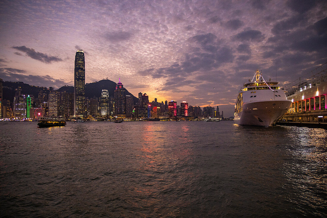 Cruise ship Silver Shadow at the Hong Kong Cruise Terminal with city skyline at sunset, Hong Kong, Hong Kong, China, Asia
