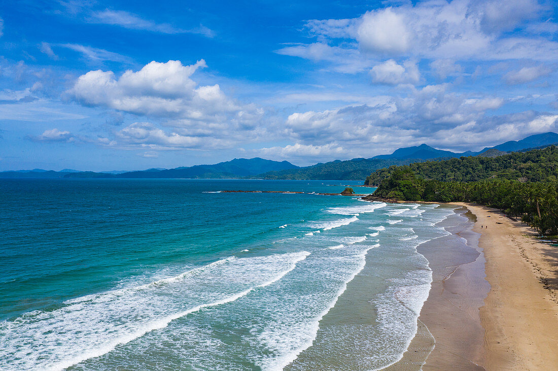 Luftaufnahme des Strand Sheridan Beach, Cabayugan, Puerto Princesa, Puerto Princesa, Philippinen, Asien