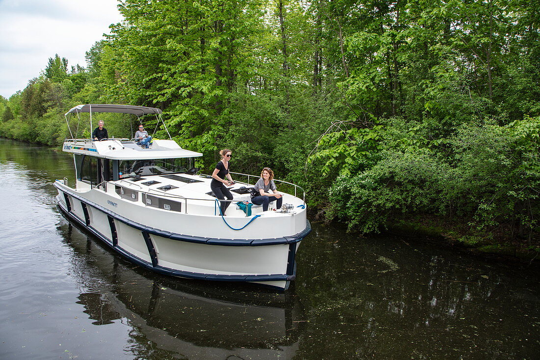 Le Boat Horizon houseboat on the River Tay River, near Perth, Ontario, Canada, North America