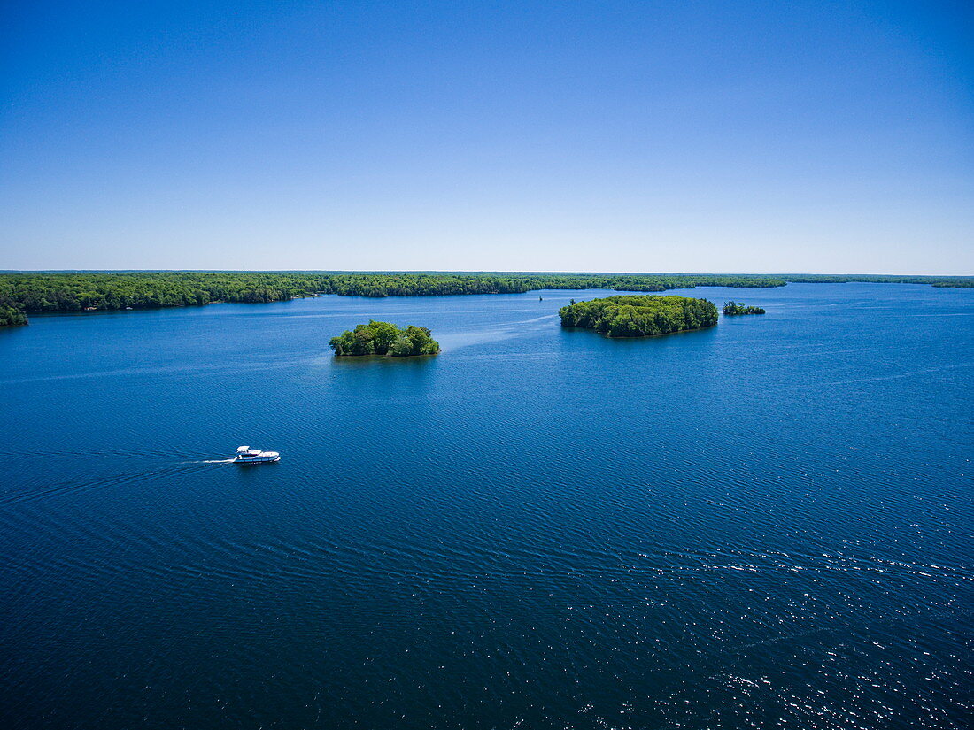 Luftaufnahme von Le Boat Horizon Hausboot und Inseln, Upper Rideau Lake, Ontario, Kanada, Nordamerika