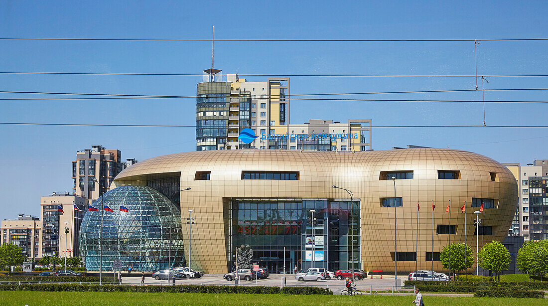 Futuristisches Gebäude an der Petergofskoye Shosse, A121, Bei Petergóf nahe St. Petersburg, Russland, Europa