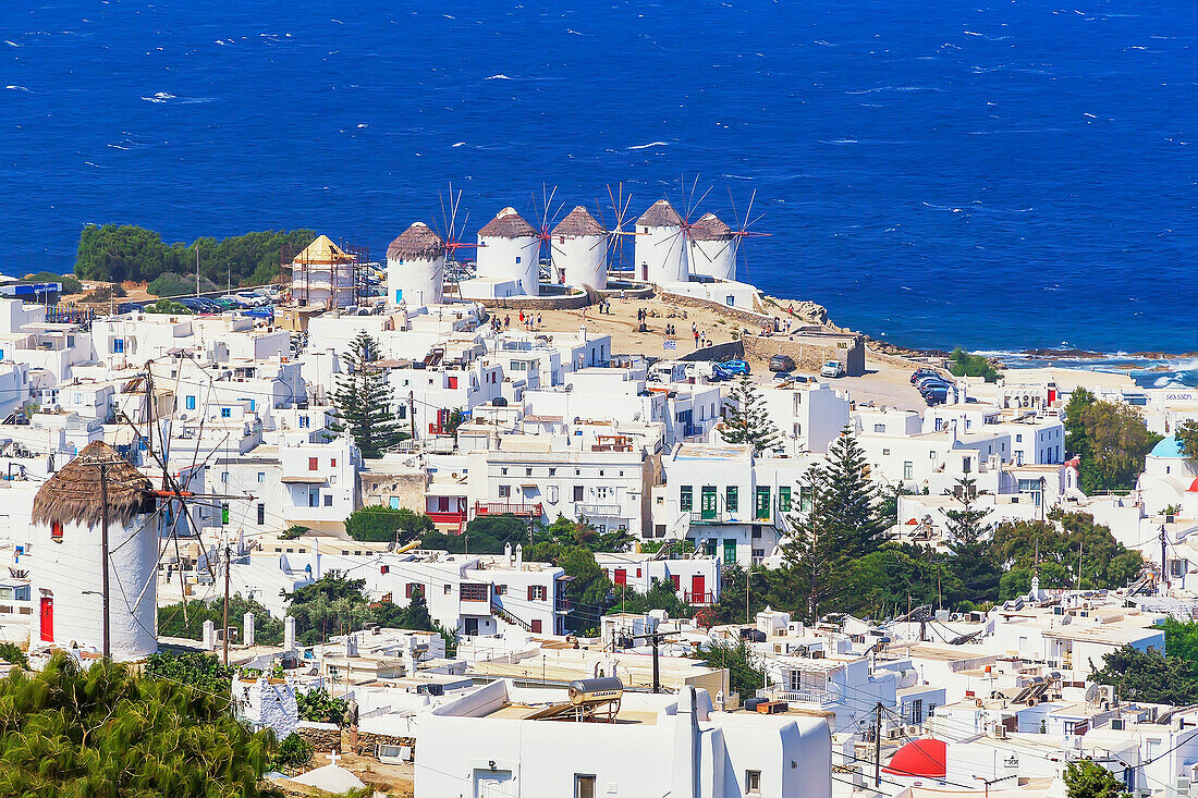 Blick auf Mykonos-Stadt und den alten Hafen, Mykonos, Kykladen, Griechenland