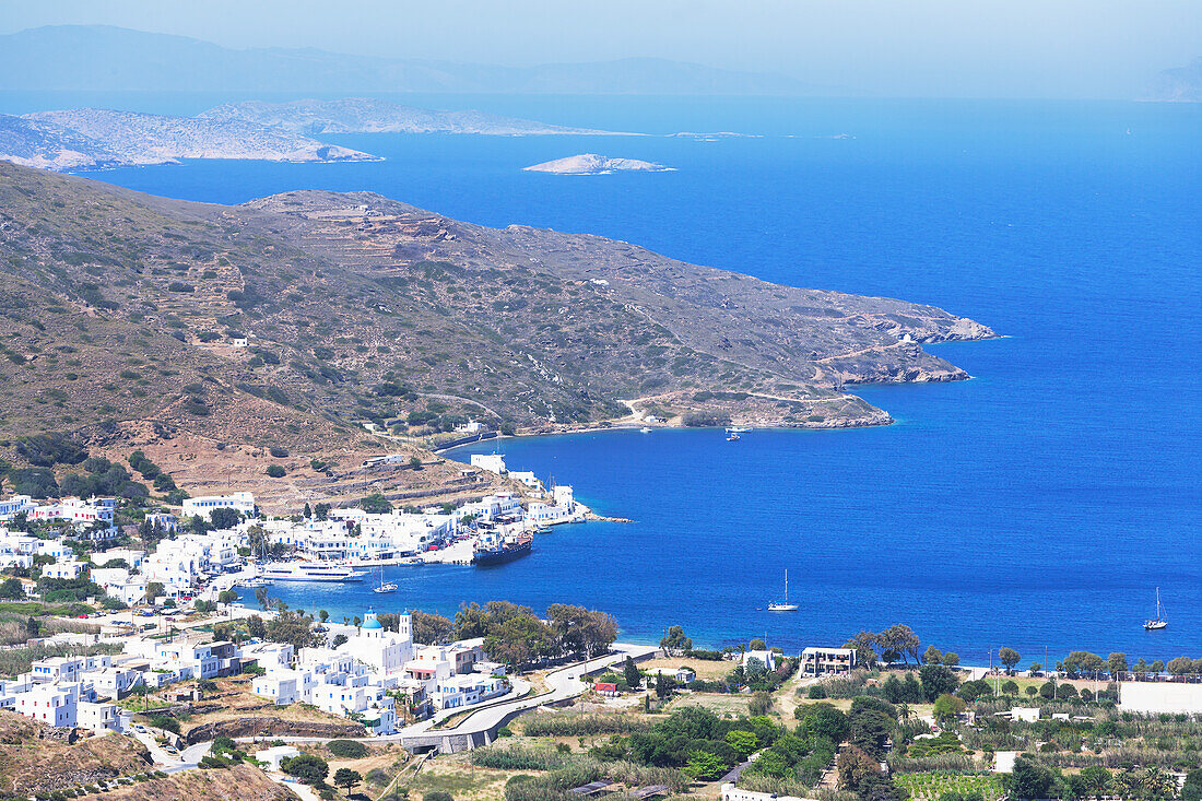 Blick auf den Hafen von Katapola, Katapola, Amorgos, Kykladen, Griechenland