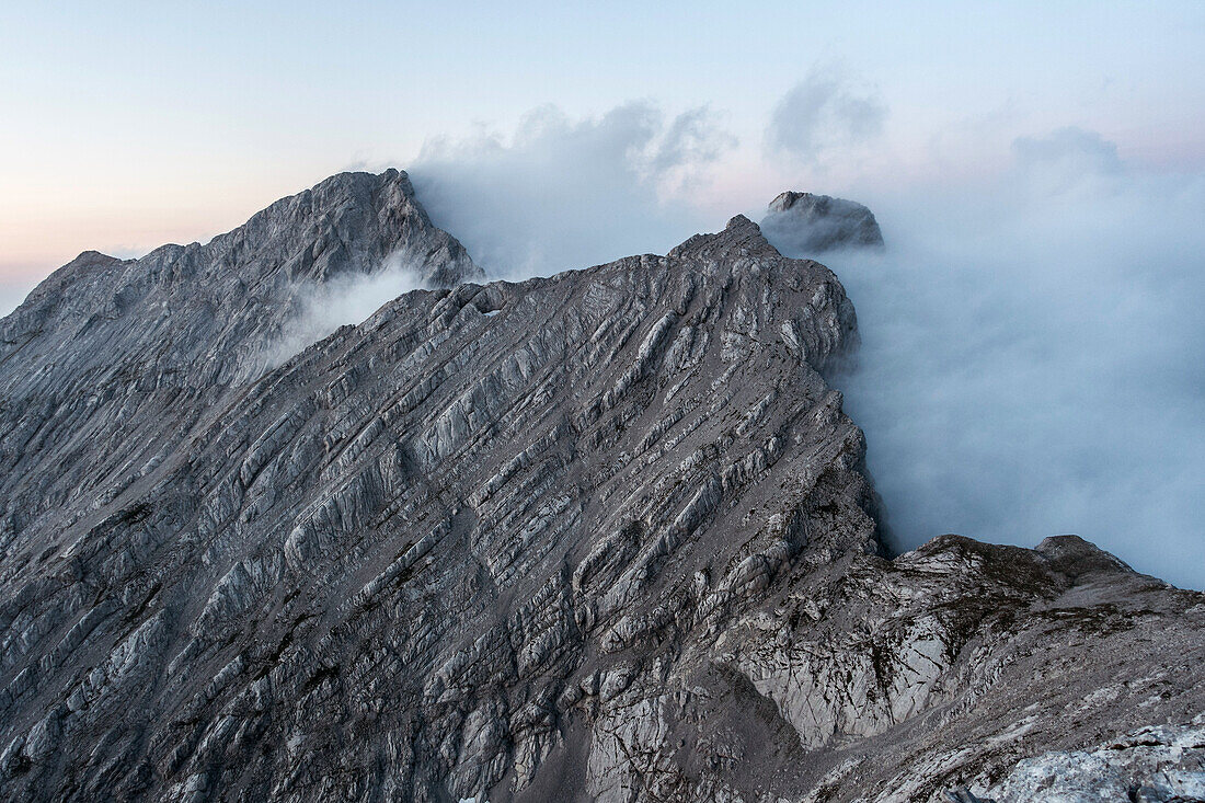Hochkalter und Ofentalhörnl im Nebel, Berchtesgadener Alpen, Bayern, Deutschland