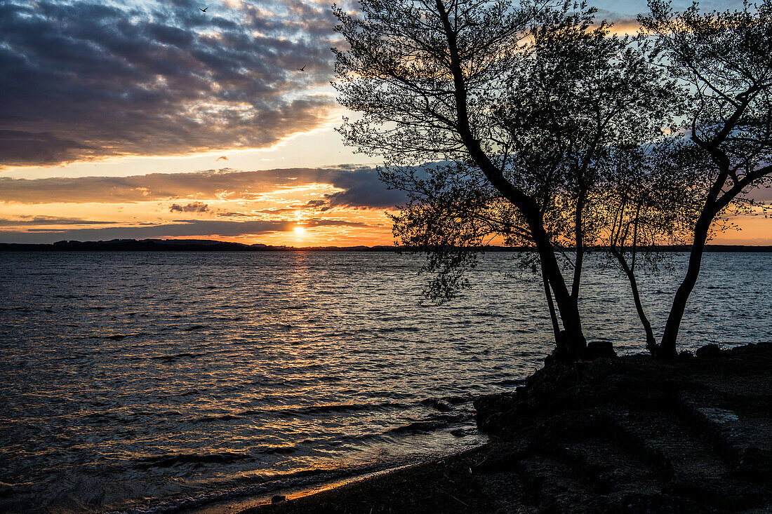 Sonnenuntergang am Chiemsee, Übersee, Bayern, Deutschland