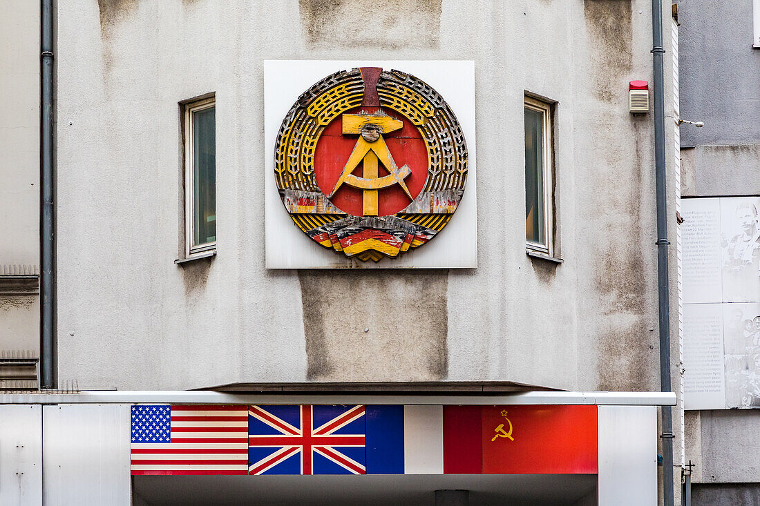 The symbols of the GDR and the occupying powers are still displayed at Checkpoint Charlie in Berlin today