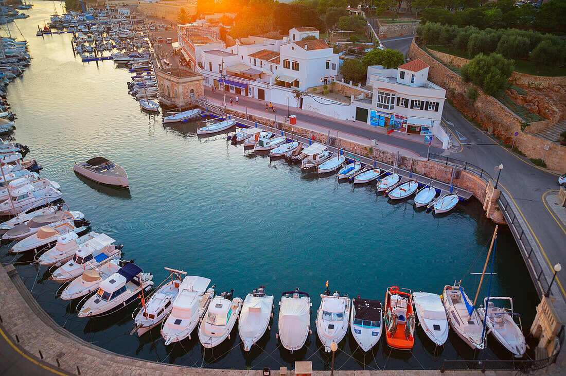 Historischer alter Hafen, erhöhte Ansicht, Ciutadella, Menorca, Balearen, Spanien