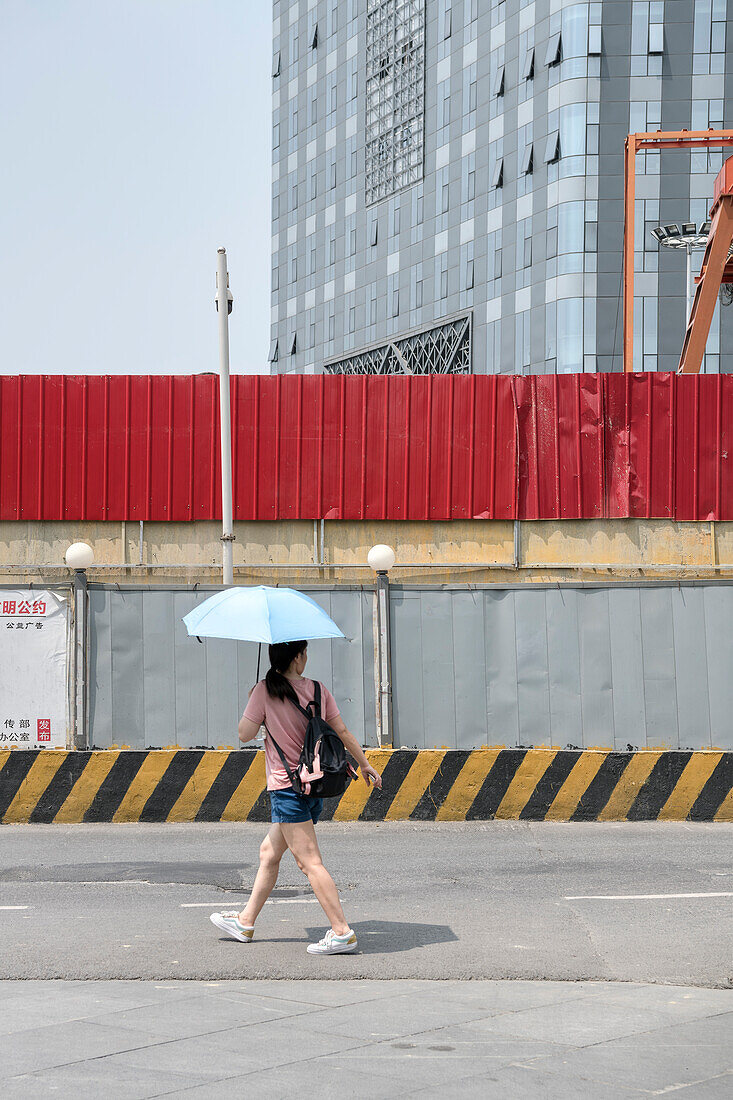 Chinese woman with parasol, Chengdu, Sichuan Province, China, Asia