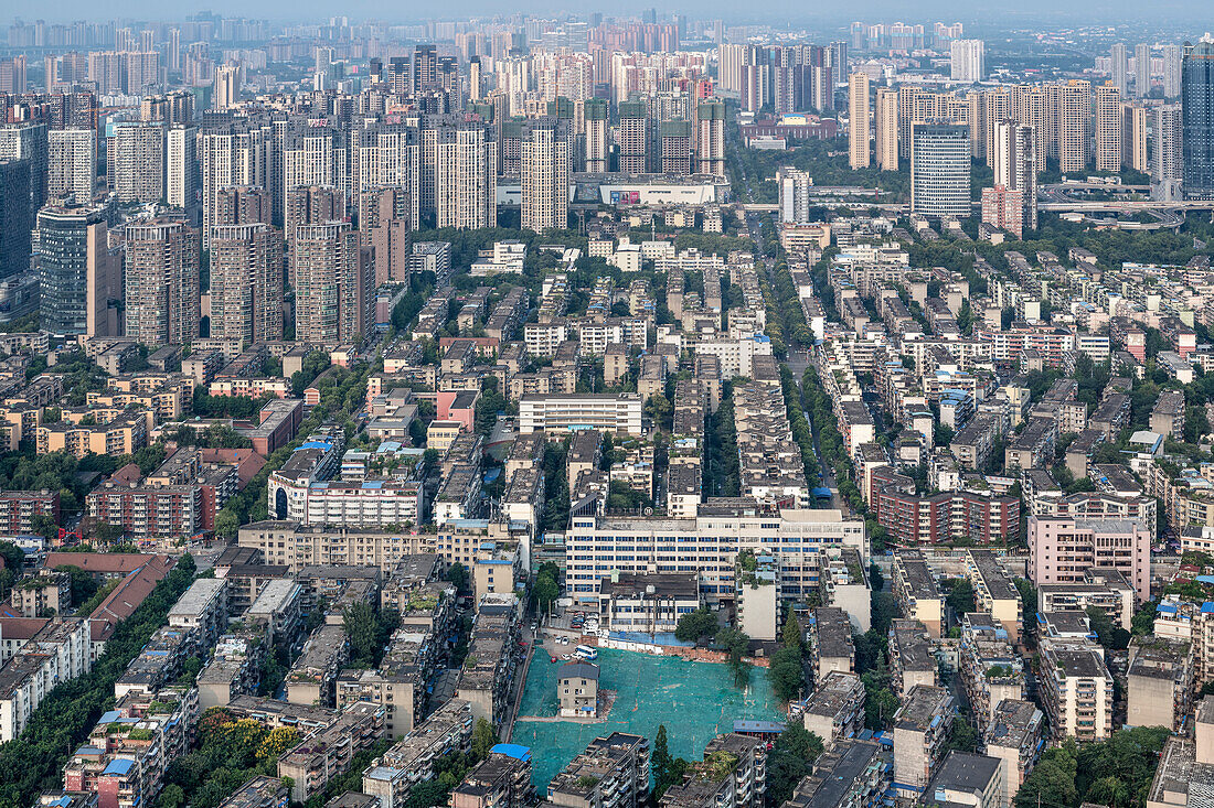 Aussicht vom Fernsehturm "West Pearl Tower" auf Großstadt Chengdu, Sichuan Provinz, China, Asien