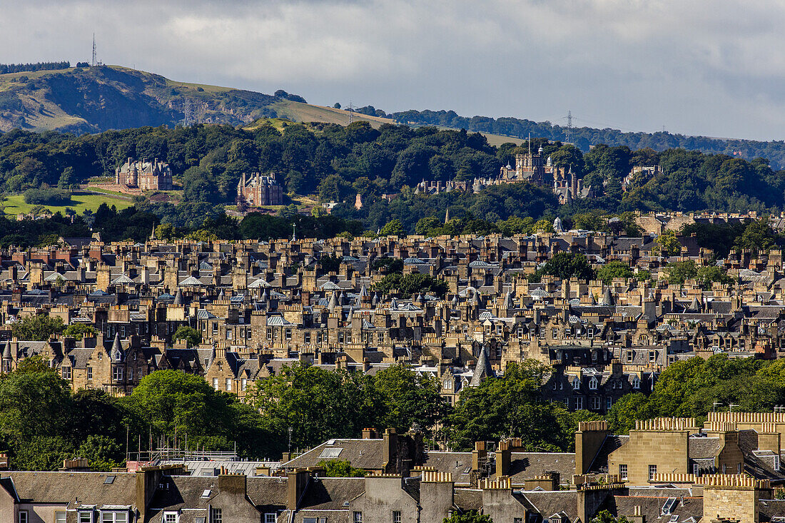 View from Salisbury Crags over Edinburgh, townhouses, chimney armies, Scotland, UK