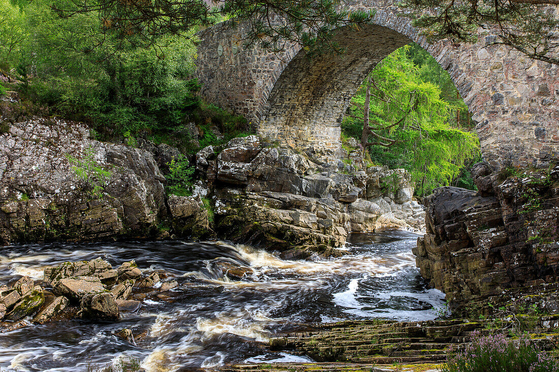 General Wade's Little Garve Bridge über Black Water River, Militärbrücke, Ross and Cromarty, Schottland, UK