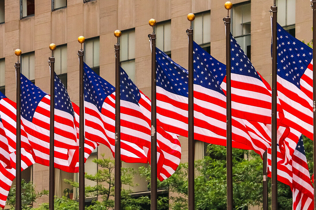 Das Stars and Stripes genannte Banner bildet die Flagge der Vereinigten Staaten von Amerika, New York City, USA