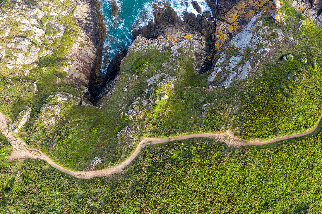 Wanderweg an der Atlantikküste, Saint Coloumb, Bretagne, Frankreich