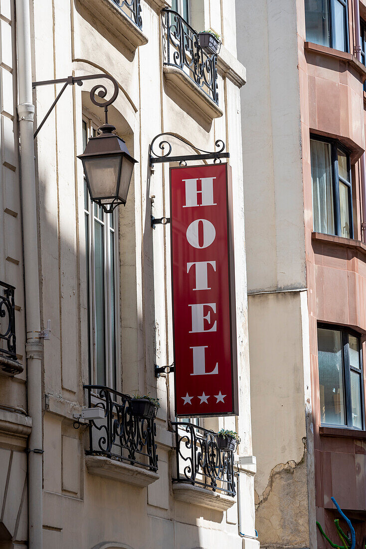 Cantilever with the lettering Hotel, Paris, France