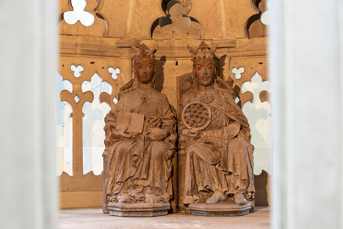 Heilig-Grab-Kapelle mit Herrscherpaar, gedeutet als Königin Editha und Kaiser Otto, Dom zu Magdeburg, Sachsen-Anhalt, Deutschland