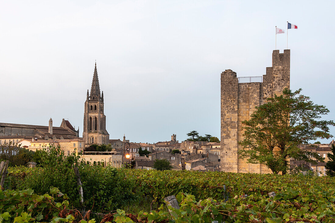 Altstadt von Saint Emilion, Felsenkirche, Unesco-Welterbe, Frankreich