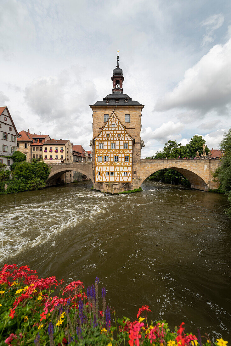 Historisches Rathaus am Fluss Regnitz, Bamberg, Franken, Bayern, Deutschland
