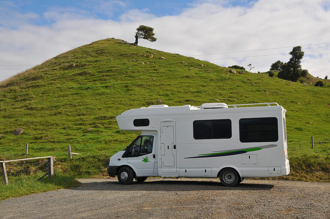 Camper auf einem Parkplatz auf der Südinsel, Neuseelands