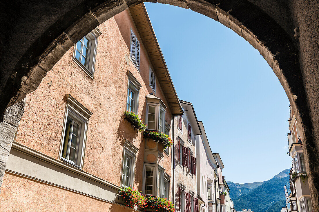 Row of houses with archway, old town, Sterzing, South Tyrol, Alto Adige, Italy