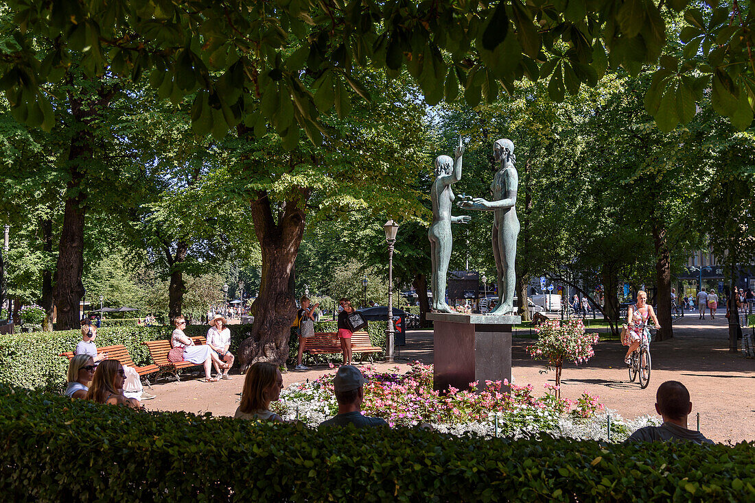 Zacharias Topelius Denkmal im Esplanadi-Park, Menschen, Helsinki, Finnland