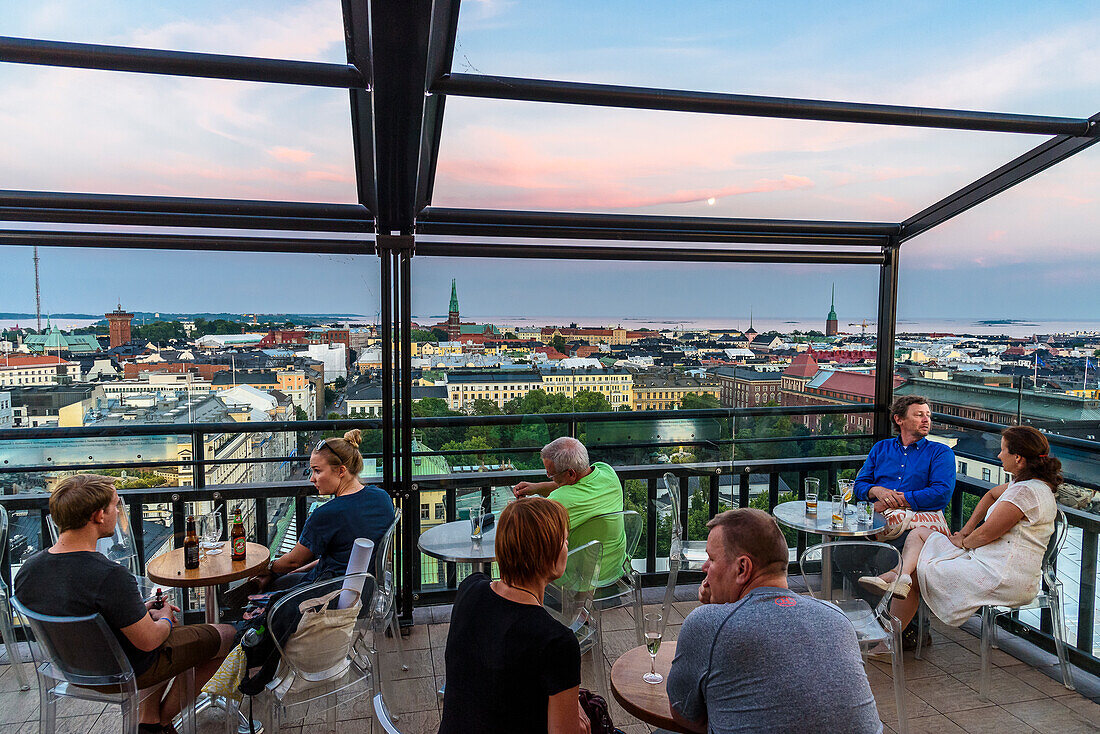 Blick von der Bar ganz oben im Hotel Torni, Helsinki, Finnland