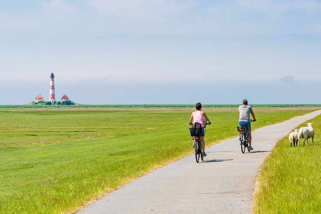 Radfahrer, Leuchtturm, Westerhever, Schleswig-Holstein, Deutschland