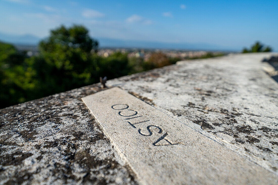 Brüstung am Aussichtspunkt Monte Berico, Vicenza, Veneto, Italien