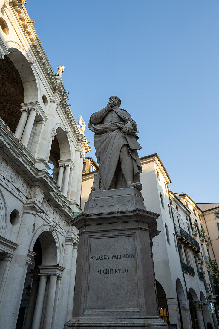 Statue by architect Andrea Palladio on Piazzetta del Paladio, Vicenza, Veneto, Italy.