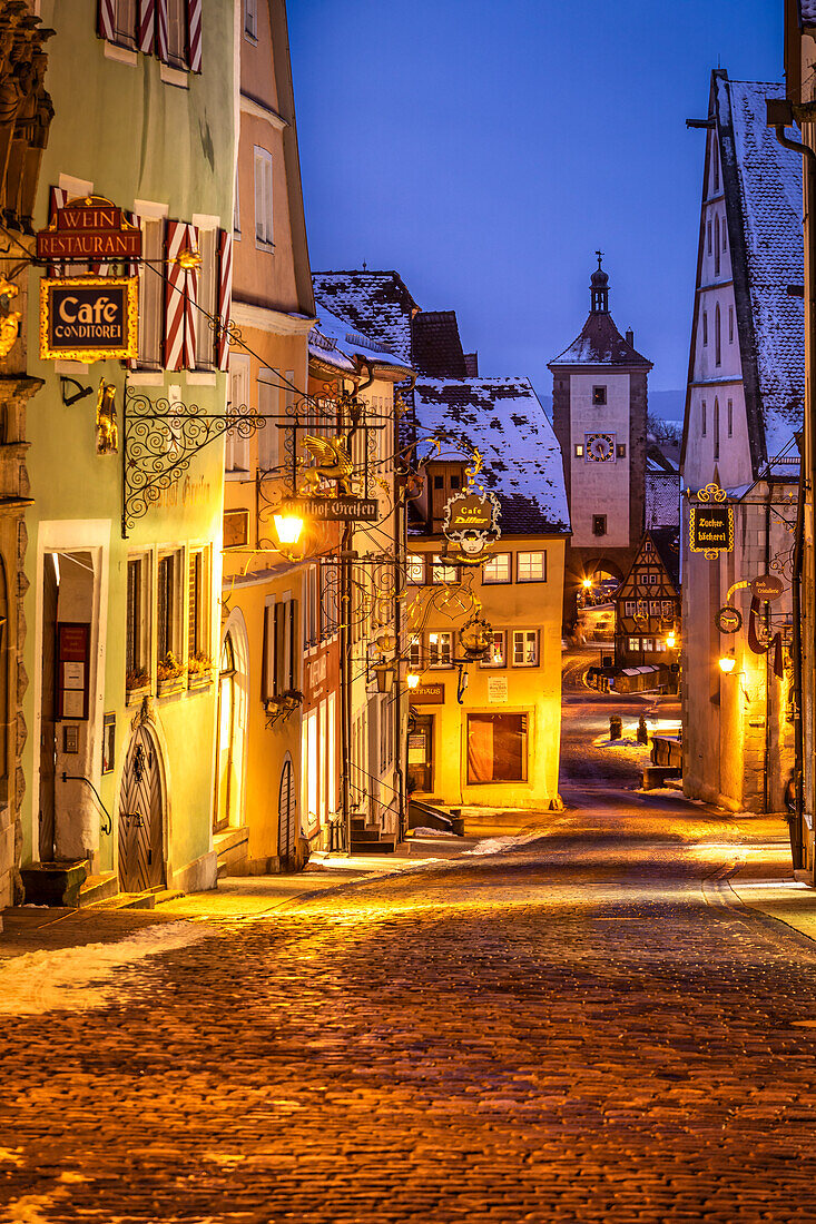 View into Schmiedgasse in Rothenburg ob der Tauber, Plönlein, Ansbach, Middle Franconia, Franconia, Bavaria, Germany, Europe