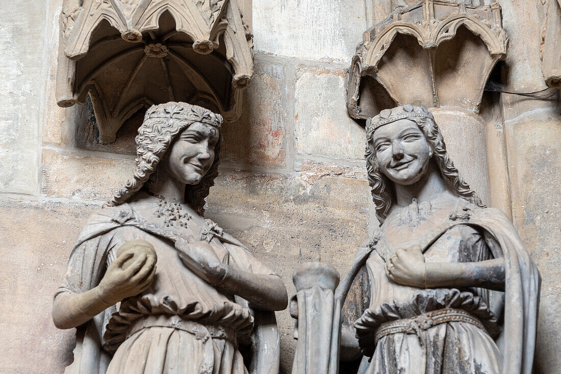 Two wise virgins, Magdeburg Cathedral, Saxony-Anhalt, Germany