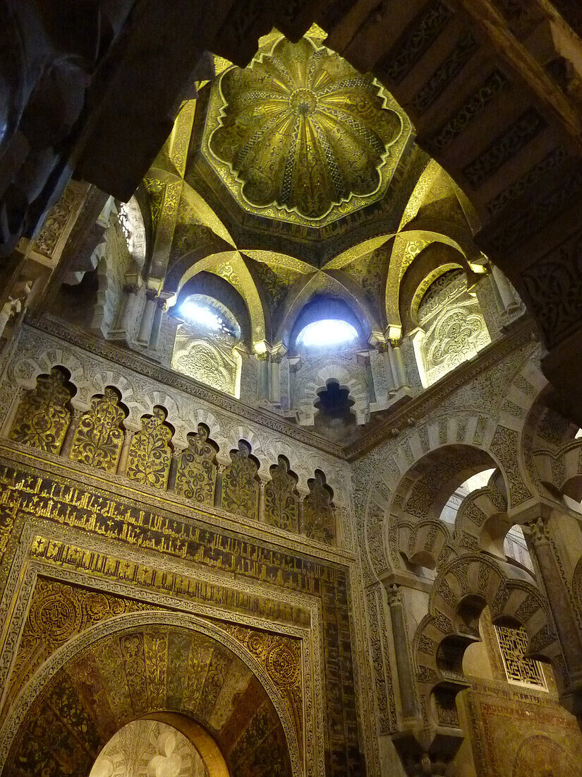 Die Decke der Mezquita in Cordoba, Andalusien, Spanien