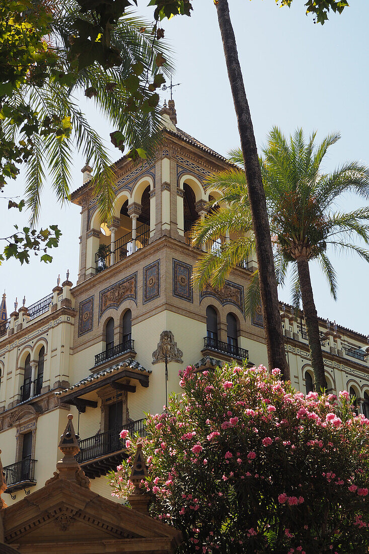 Blick auf das Hotel Alfonso XIII in Sevilla, Andalusien, Spanien