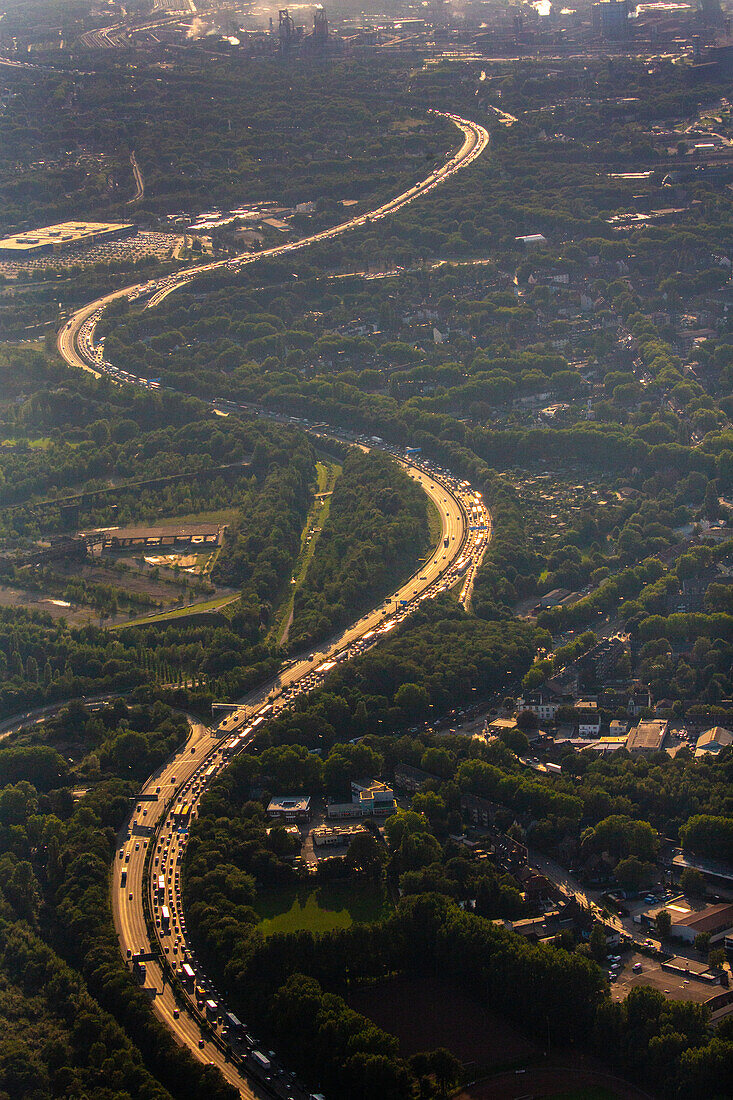 A42, Blick nach Westen, Nähe Autobahnkreuz Duisburg-Nord, Luftaufnahme, Deutsche Autobahn