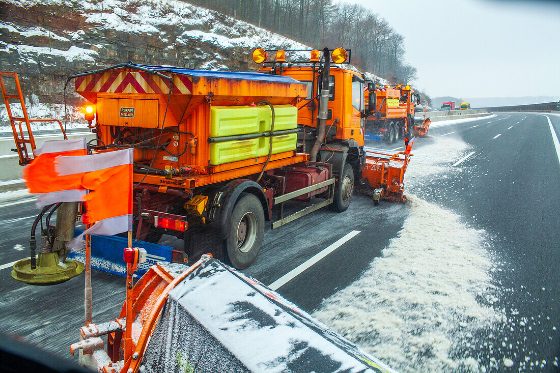 Winter service of the Lauenau autobahn maintenance service, A2, clearance service, snow plows in formation, frozen road, German autobahn