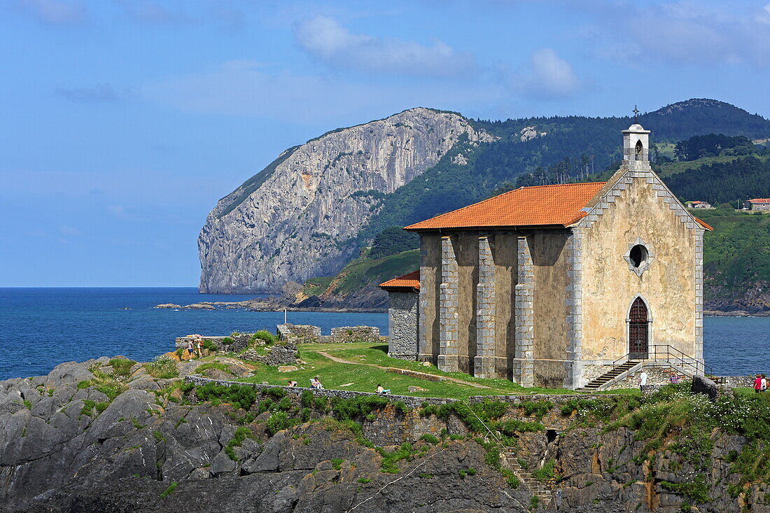 Santa Katalina Church of Mundaka and mouth of the Ria de Urdaibai, Urdaibai Biosphere Reserve, Basque Country, Spain