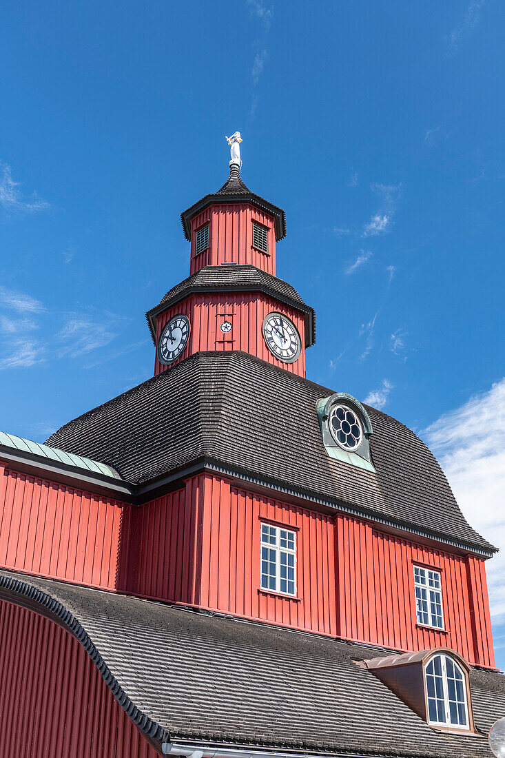 Alte, rote Holzkirche mit Turm, Lidköping, Västra Götaland, Schweden