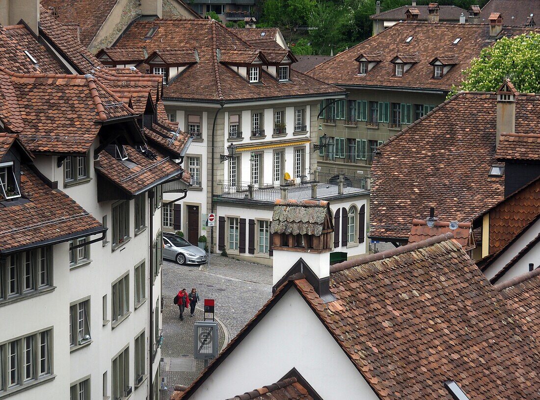 Ansicht von der Nydeggbrücke an der Aare auf die Altstadt von Bern, Schweiz