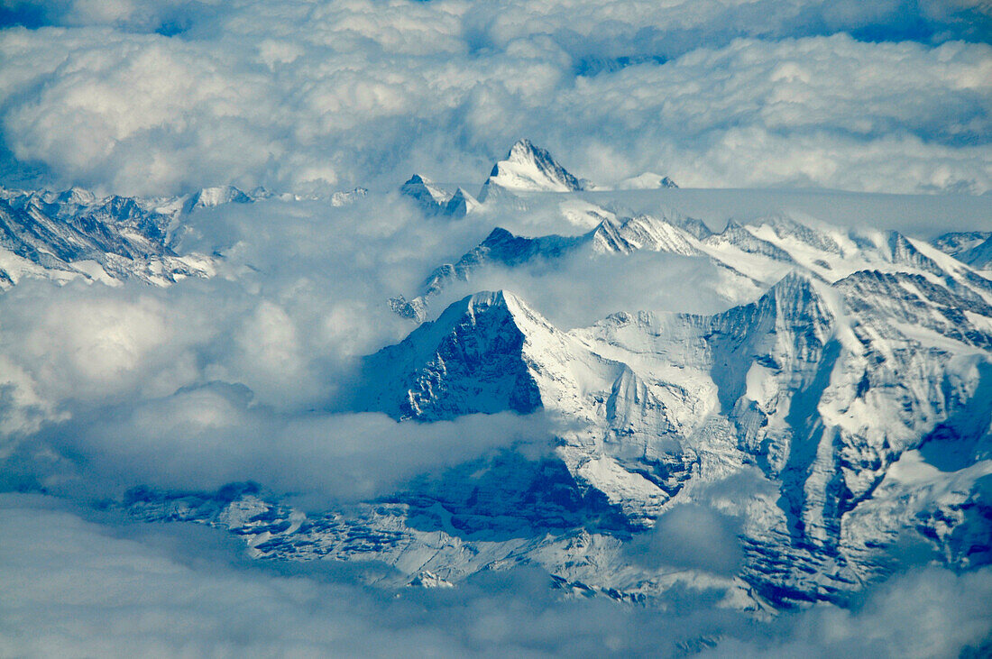 Eiger Nordwand und Finsteraarhorn, Berner Oberland, Luftaufnahme Alpen, Schweiz