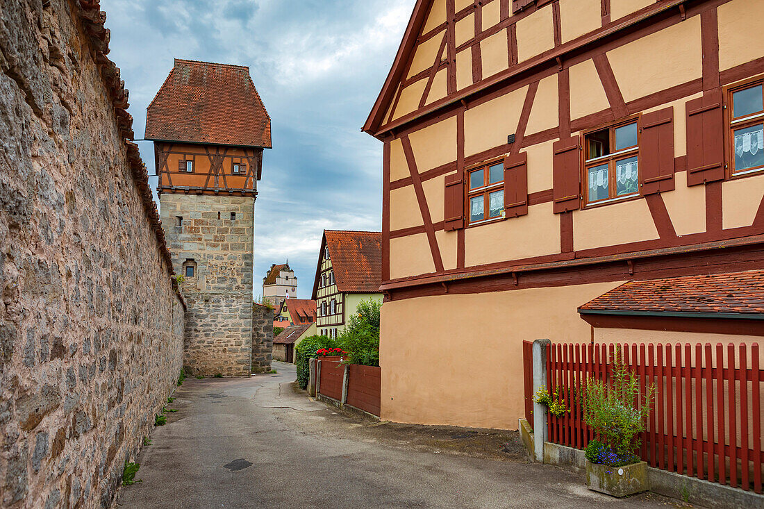 Stadtmauer und Bäuerlinsturm in Dinkelsbühl, Bayern, Deutschland