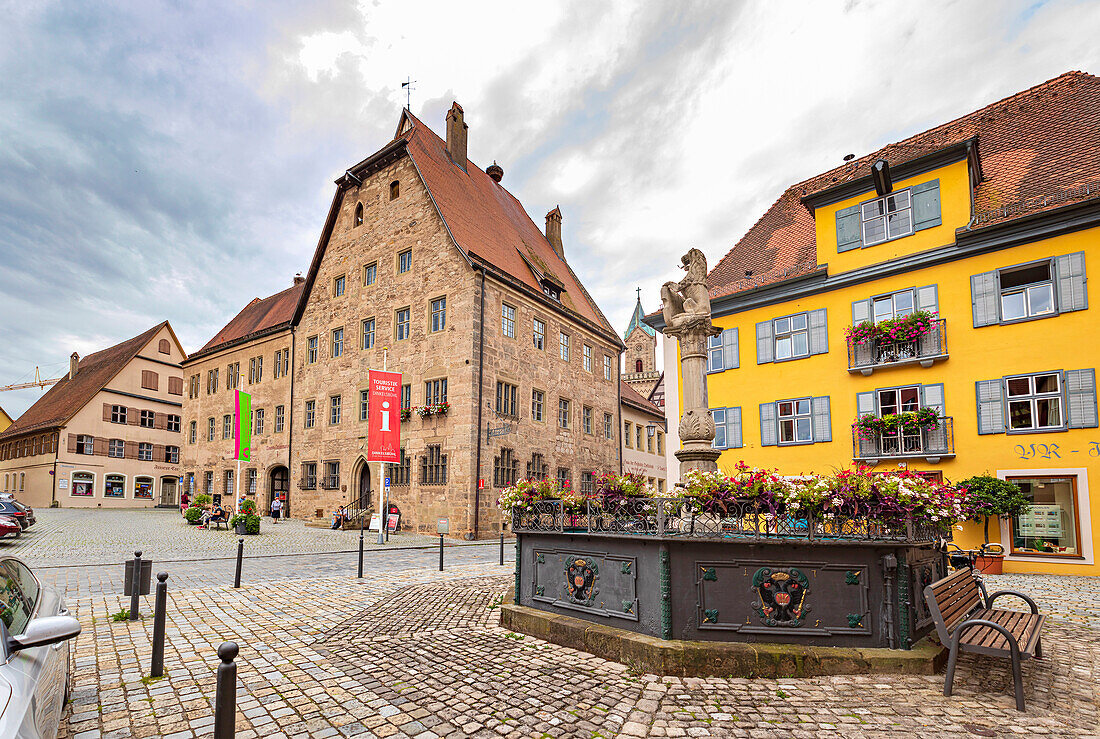 Altrathausplatz am Wörnitztor in Dinkelsbühl, Bayern, Deutschland