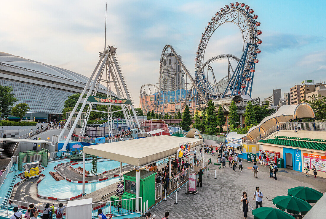 Tokyo Dome City Attractions Vergnügungspark neben der Tokyo Dome Arena in Bunkyō, Tokio, Japan