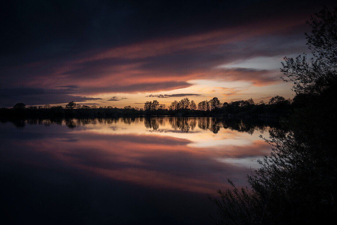 Abenddämmerung am Accumer See, Schortens, Friesland, Niedersachsen, Deutschland, Europa