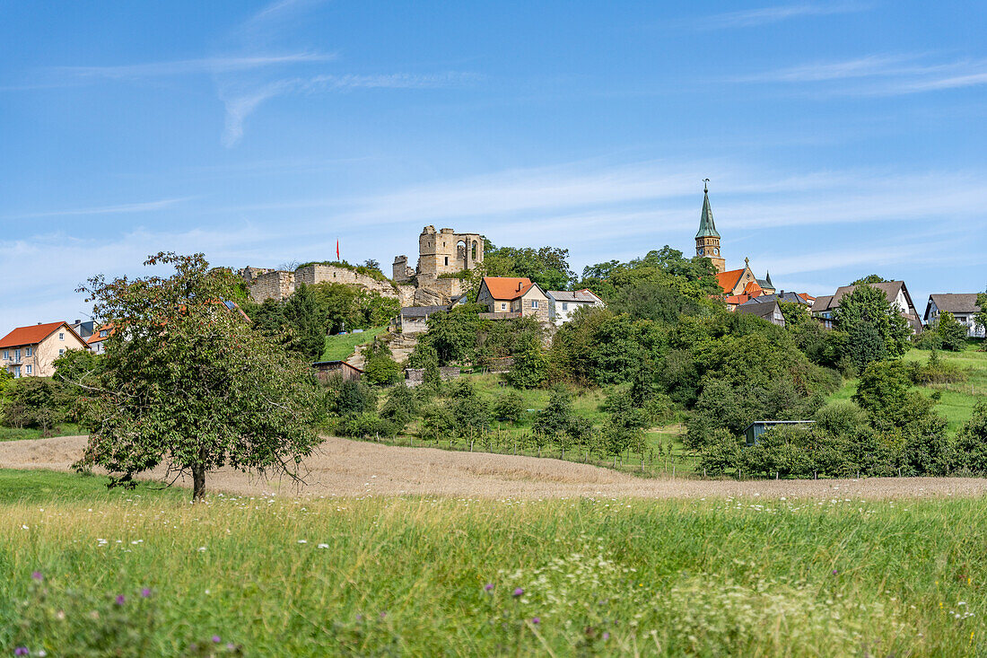 View of the village of Altenstein with castle and church, municipality of Markt Maroldsweisach, district of Haßberge, Lower Franconia, Bavaria