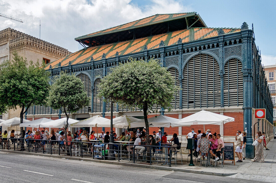Mercado Central de Atarazanas, traditionelle Markthalle mit großer Auswahl an Lebensmitteln und Tapasbars, Malaga, Costa del Sol, Provinz Malaga, Andalusien, Spanien, Europa